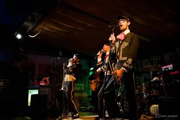 FOTOREPORT: Fast Food Orchestra přivezli do Plzně závan Mexika