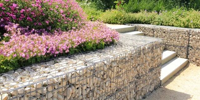 Jak postavit gabion svépomocí? Je to překvapivě snadné – Abecedazahrady.cz