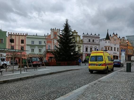Strom už zdobí Havlíčkovo náměstí. Brod je připravený na adventní neděli