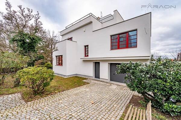 PRONAJATO - Prvorepubliková vila 5+kk, 170 m2, terasa, zahrada, garáž, Praha 4 - FARAON reality