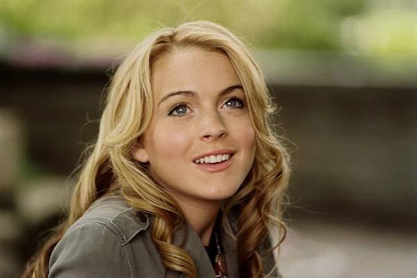 Lindsay Lohan in CONFESSIONS OF A TEENAGE DRAMA QUEEN