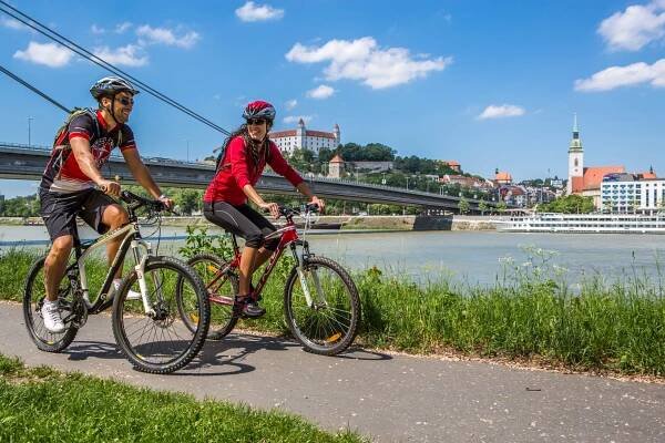 Dunajská cyklostezka, 9. etapa, severní břeh: Hainburg - Bratislava