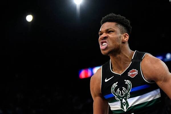 3990X2661 Giannis Antetokounmpo Wallpaper and Background