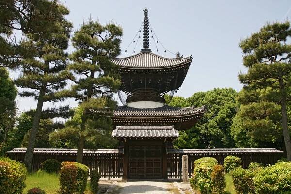 Soubor:Anrakujuin Konoe-tenno01n3900.jpg – Wikipedie