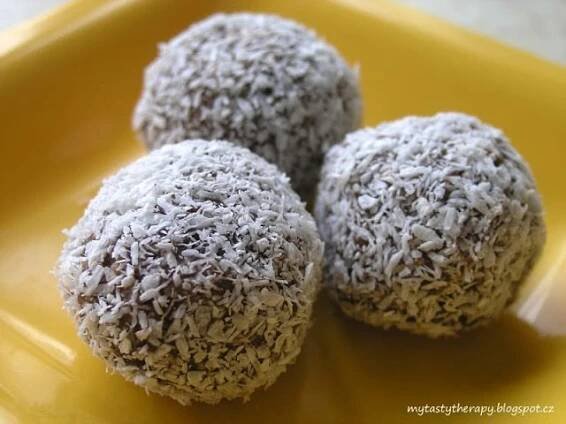 Nepečené margotkové kuličky | Christmas food, Food and drink, Sweet desserts