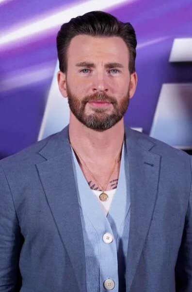 Chris Evans posing on a red carpet.