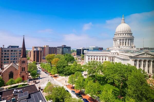 What are the pros and cons of living in Wisconsin?