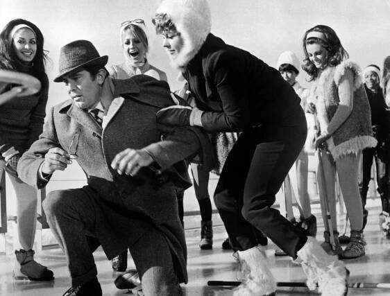 ON HER MAJESTY'S SECRET SERVICE, George Lazenby, Angela Scoular, Julie Ege, 1969