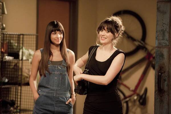 Nová holka - In flagranti - Z filmu - Hannah Simone, Zooey Deschanel