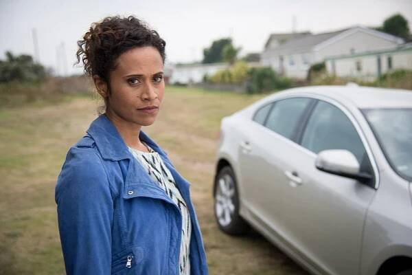 Nevinný - Promo - Angel Coulby