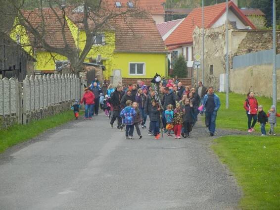 Pálení čarodějnic 28.4.2017 - Oficiální stránka obce Hrobčice