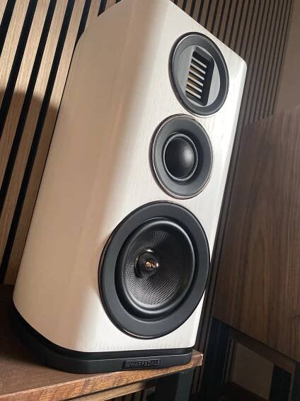 Review: Wharfedale EVO 4.2 - Audiophiles.eu
