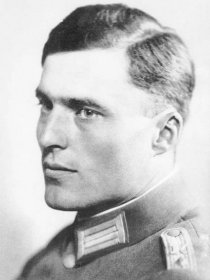 Plukovník Claus von Stauffenberg provedl neúspěšný atentát na Adolfa Hitlera 20. července 1944