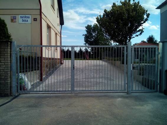 Vjezdové brány a ploty » LOUVER.CZ 