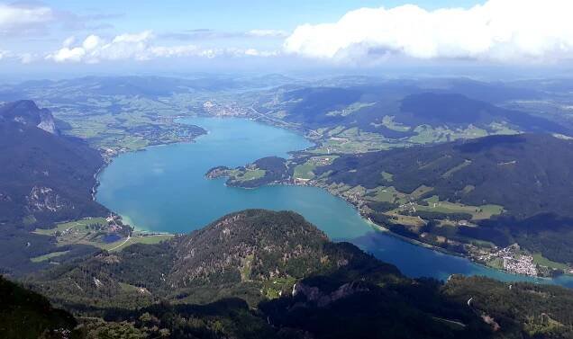 Soubor:Mondsee-from-Schafberg-Salzkammergut.jpg – Wikipedie