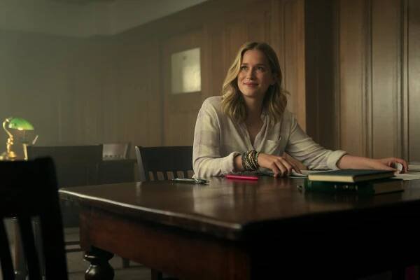 TY - Temná tvář lásky - Z filmu - Elizabeth Lail