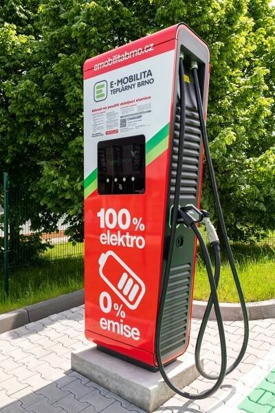 Nedělní pohled do brněnské Bystrce: Teplárny tam budují dobíjecí stanice pro elektromobily - Brňan