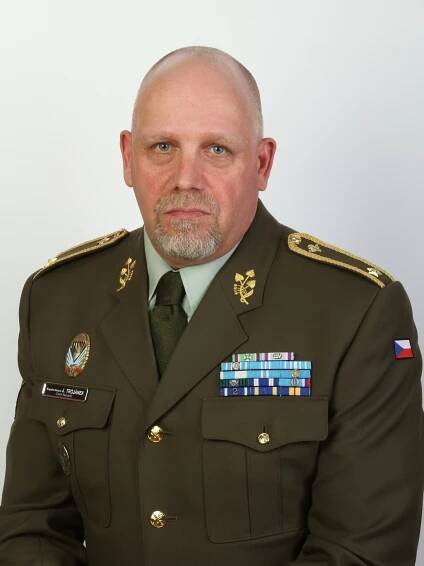 Trojánek, Josef : T