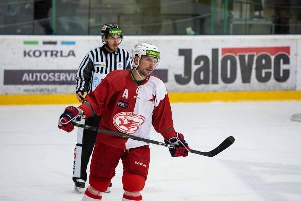 HC Vsetín online - oficiální­ internetové stránky VHK Vsetí­n | Směr Praha! Další potřebné body leží na ledě v Edenu 