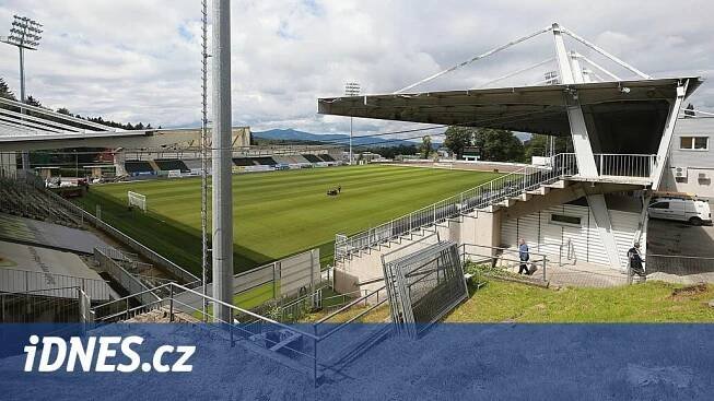 Jablonci hrozí, že bude muset vrátit 40 milionů. Na stadion nepouštěl veřejnost - iDNES.cz