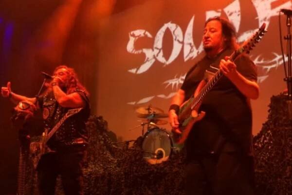 Podívejte se, jak SOULFLY s Dinem v sestavě zandali skladbu FEAR FACTORY