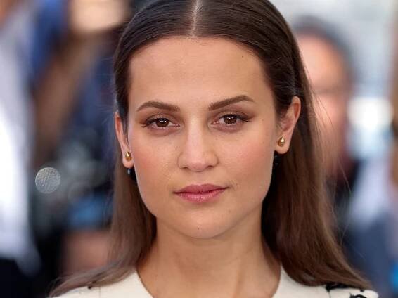 Alicia Vikander’s New Chunky Bob Is Ready For Autumn
