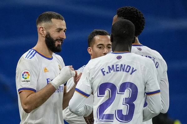 Real Madrid v dohrávce zdolal Bilbao, těsnou výhru trefil Benzema