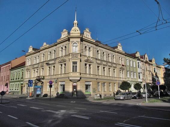 Soubor:Hradec Králové, rodný dům režiséra Otakara Vávry.jpg – Wikipedie