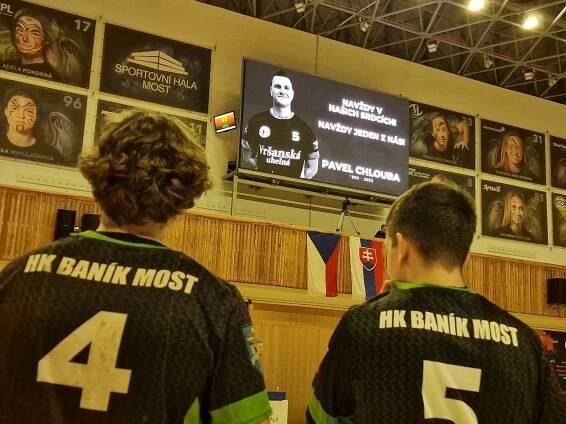 HÁZENÁ: Most v hale vyvěsil dres zesnulého Pavla Chlouby, pak přehrál Jablonec!