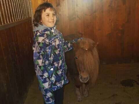 Rakovina požírá Leničce (10) nohu! Udělejte jí radost, pošlete pohled