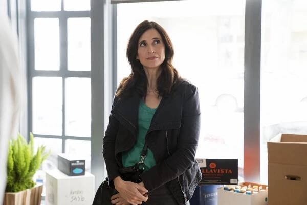Casual - The Last Super Bowl (S04E05) (2018)