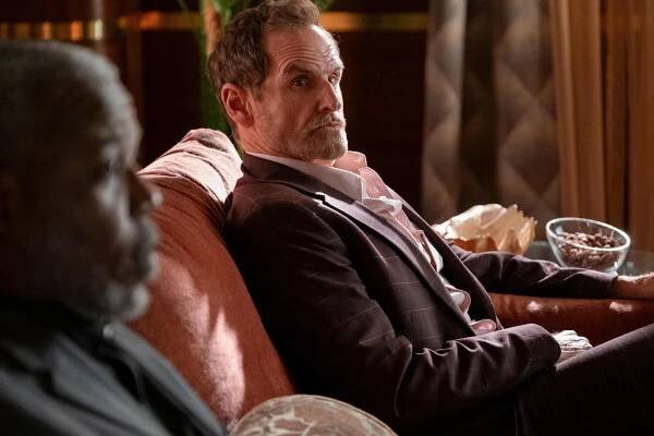 Jere Burns as Llewellyn Mathers in 'Death and Other Details' - Season 1 Episode 1 - 'Rare'