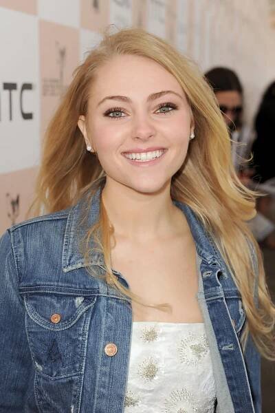 AnnaSophia Robb New Look Images