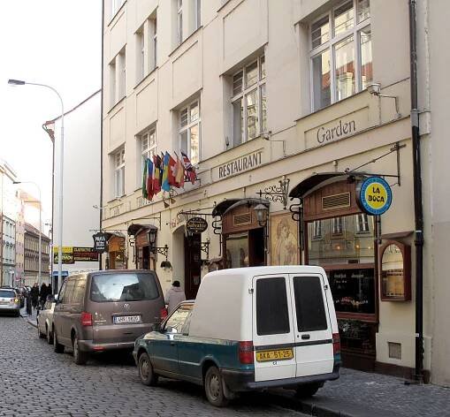 Štěstí v neštěstí – Pamětní desky v Praze