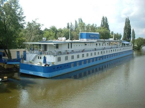 BOTEL Racek
