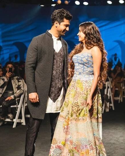 Reliance_Trends_Lakme_Fashion_Week_2020_Summer_Resort_Showstopper_Vicky_Kaushal_and_Janhvi_Kapoor