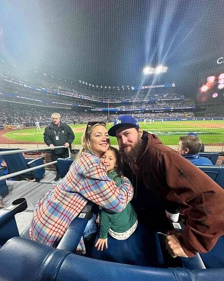 Kate Hudson with her fiancé and their daugther Rani