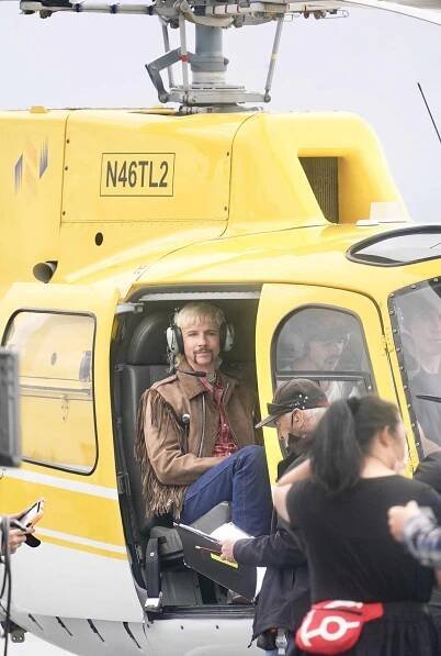 See John Cameron Mitchell as Joe Exotic on Set of Upcoming Series About the 'Tiger King' Figure