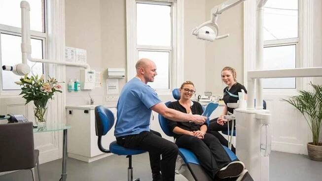 Tři zubařské ordinace v kraji přijmou celkem 2100 nových klientů, dostaly dotaci