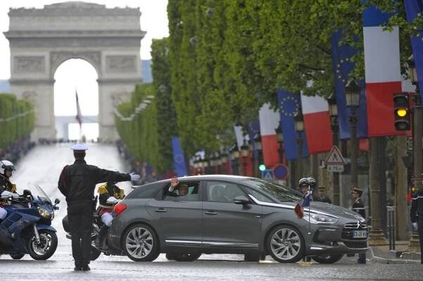 Foto: Inaugurace ve Francii. Novým prezidentem je Francois Hollande