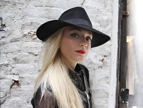 Emily_Kinney_IMG_2241