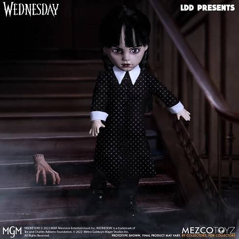 Figurka Wednesday Addamsová 25 cm pohyblivá panenka MezcoToys, originální Značka Mezco Toys