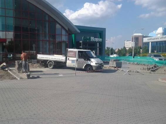 BAUMAX Praha Chodov, rekonstrukce parkoviště a ploch ze ZD, Červen 2014 - Stavební firma ANNASTAV CZ s.r.o.