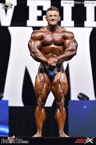 Ronnie.cz - James „Flex“ Lewis