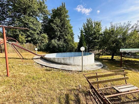 Štýlové bývanie na kraji Malých Karpát: Moderný dom z 80. rokov v Hradišti pod Vrátnom – Omega Reality