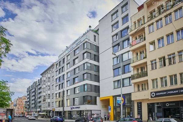 Karolína Plazza | Office Hunters