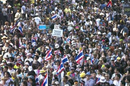 Bangkok Shutdown: Anti-government protesters bring Thai city to a standstill