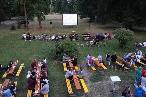 Letní kino - Oficiální stránky obce Neplachovice