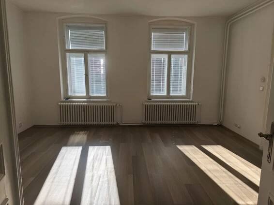 Pronájem nového bytu 3+1, celková plocha ca 130 m2, v centru Liberce, Budyšínská ul., za 24.000,- Kč + spotřeby. - Firma