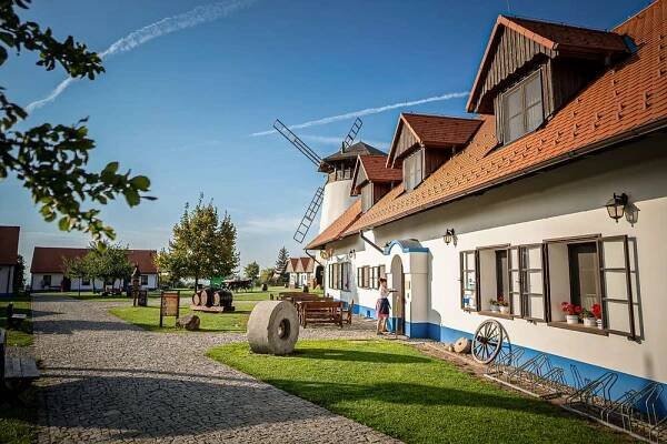 Restaurace Bukovanský mlýn foto 1